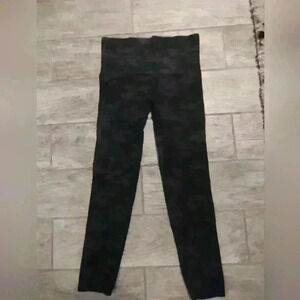 Spanx look and me now leggings black camo seamless size Lg #216